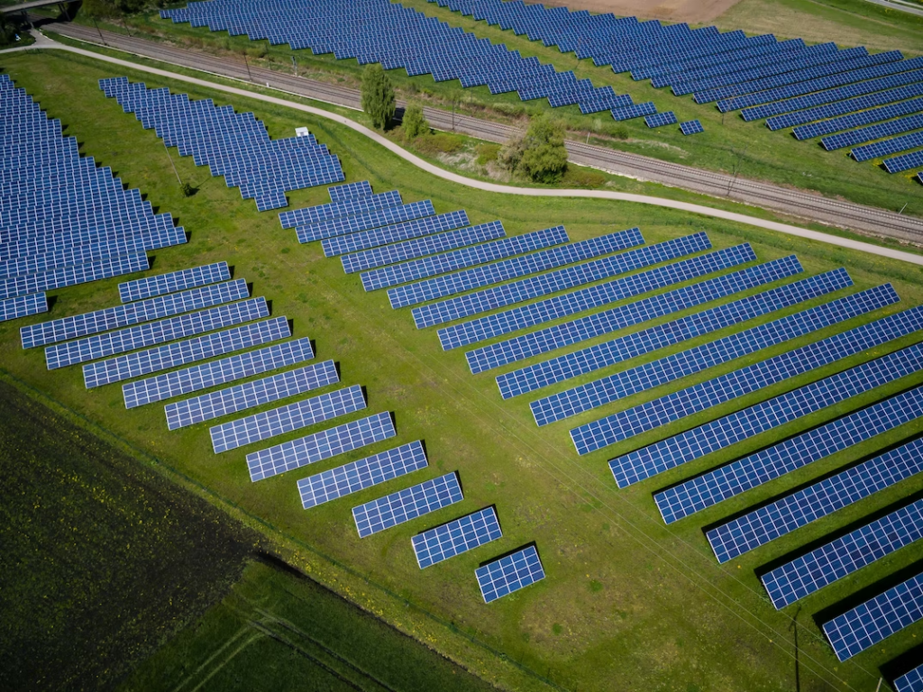 An image of a solar panel field